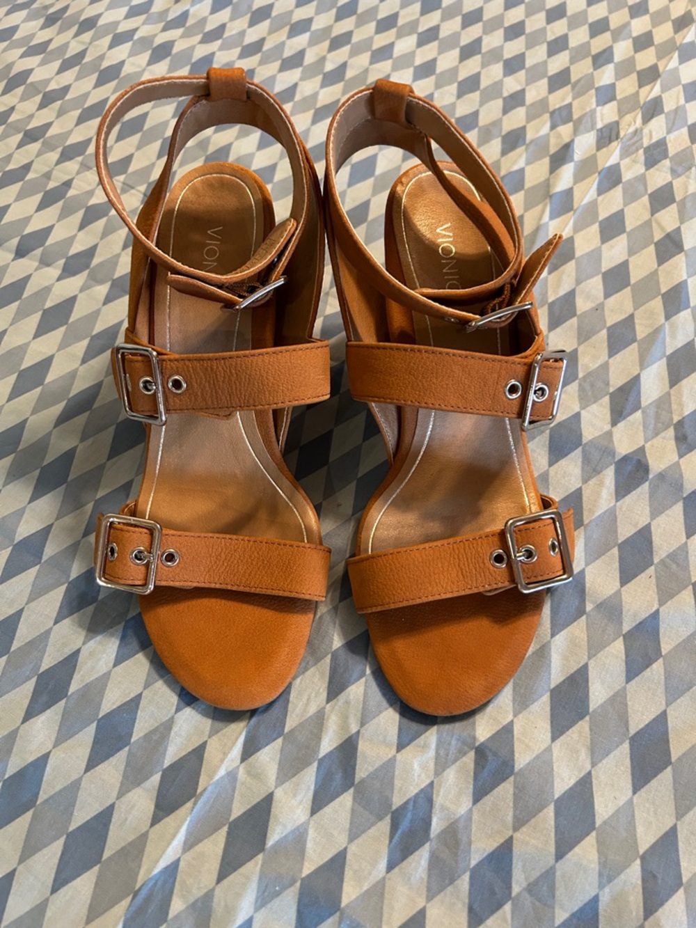 Vionic strappy sandals with block heel size 9